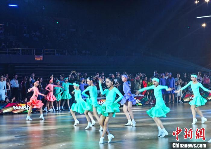 两千余人参赛的中国·天津体育舞蹈公开赛在天津