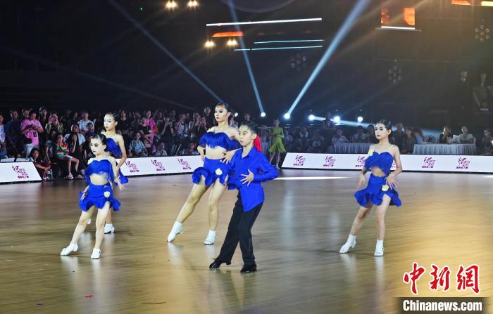 两千余人参赛的中国·天津体育舞蹈公开赛在天津