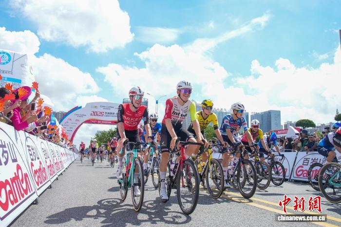 2025环广西世巡赛防城港启幕 顶尖车队竞逐1017公