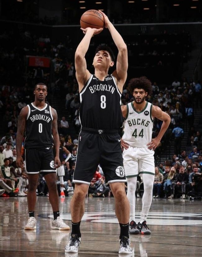 崔永熙伤愈复出首战仅10分钟 NBA梦想与现实碰撞