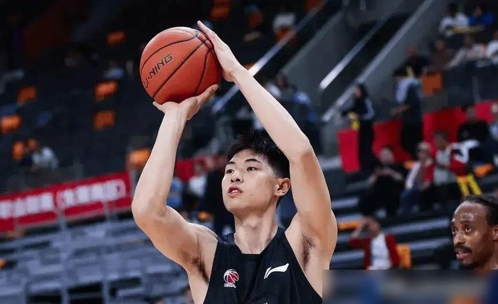 崔永熙伤愈复出首战仅10分钟 NBA梦想与现实碰撞