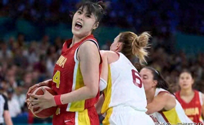 李月汝赛后泪目呼唤李梦 中国女篮外线困境凸显