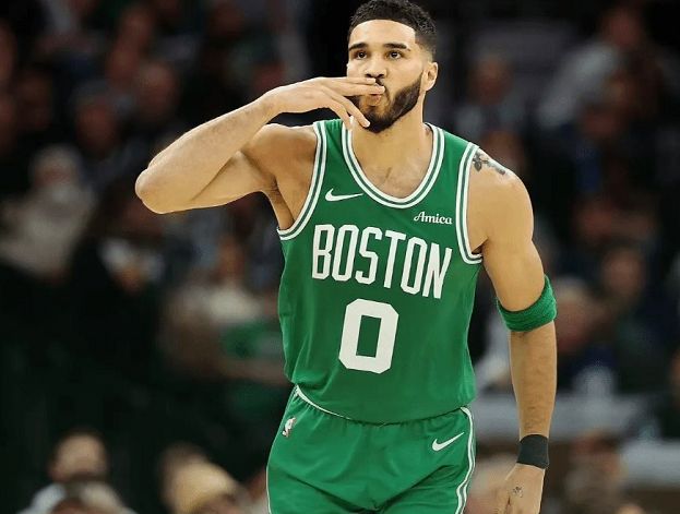 文班亚马力压乔治塔图姆当选今日最佳球员