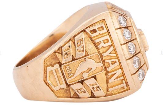 科比总冠军戒指拍出670万元 创NBA拍卖纪录