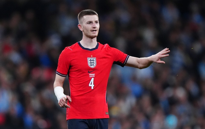 耐克世界杯球衣肩部异形设计引争议