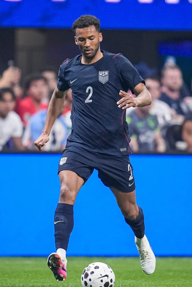 耐克世界杯球衣肩部异形设计引争议