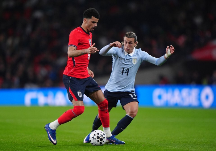 耐克世界杯球衣肩部异形设计引争议